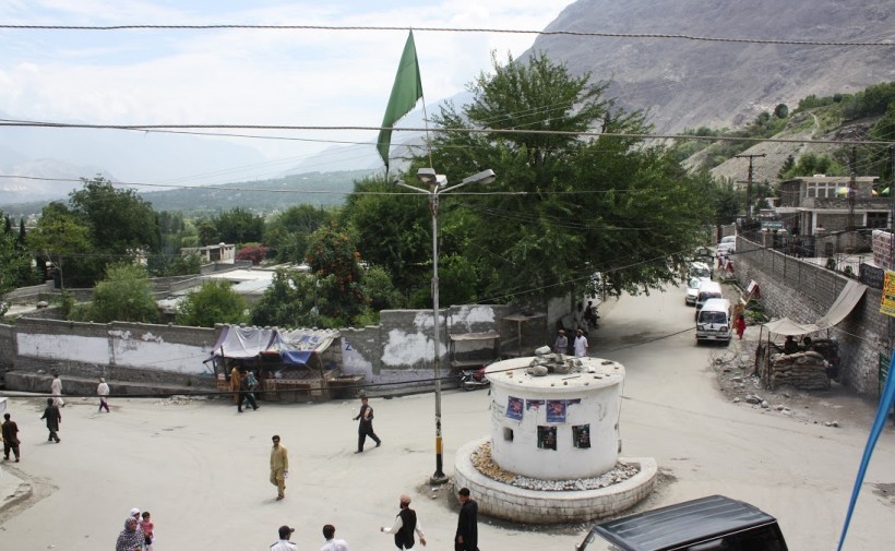 Varley3-Shia flag at DHQ