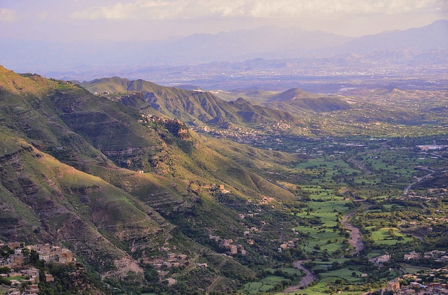 Yemen landscape. Photo by Rod Waddington, CC BY-SA 2.0